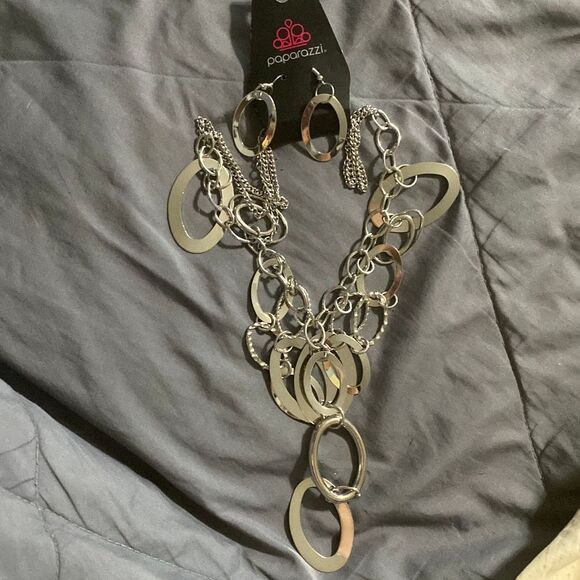 Paparazzi jewelry earrings and matching necklace , pair your items up with jeans - Picture 1 of 5